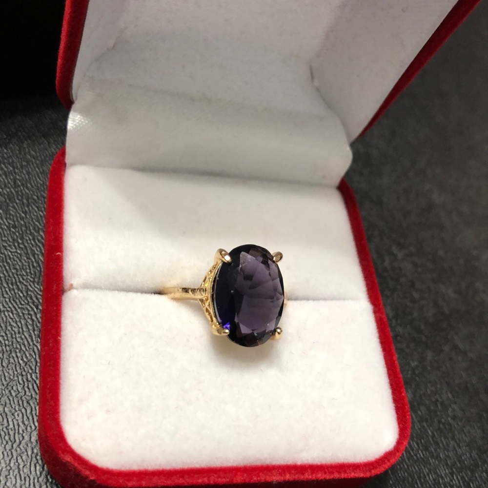 Size 6 gold tone ring w/ large purple stone. - Picture 3 of 4